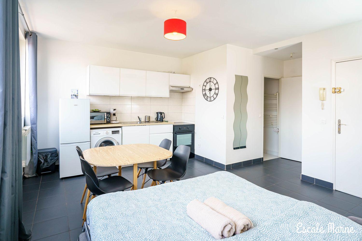 Escale-Marne Fr - 202 - Free Parking - Free Luggage Storage - All Equipped - Linen Included - Washing Machine - 10Mn Walk Metro 8 - Rer A - Panoramic View - From 1 To 14 Guests メゾン・アルフォール 部屋 写真