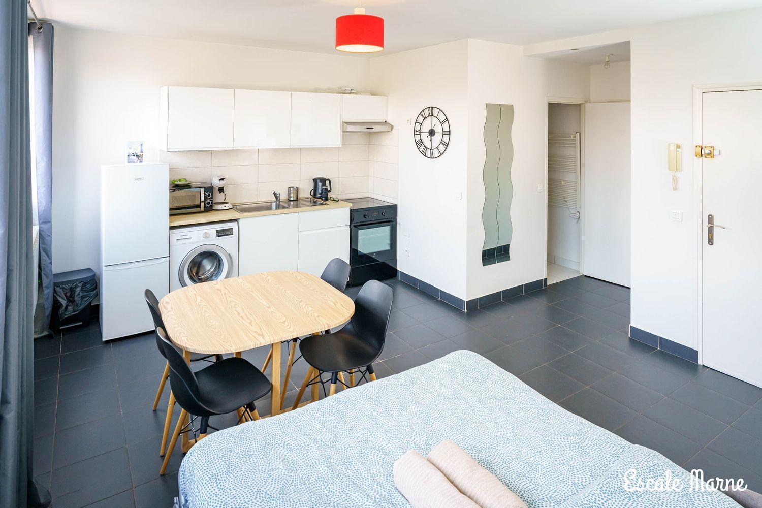 Escale-Marne Fr - 202 - Free Parking - Free Luggage Storage - All Equipped - Linen Included - Washing Machine - 10Mn Walk Metro 8 - Rer A - Panoramic View - From 1 To 14 Guests メゾン・アルフォール 部屋 写真